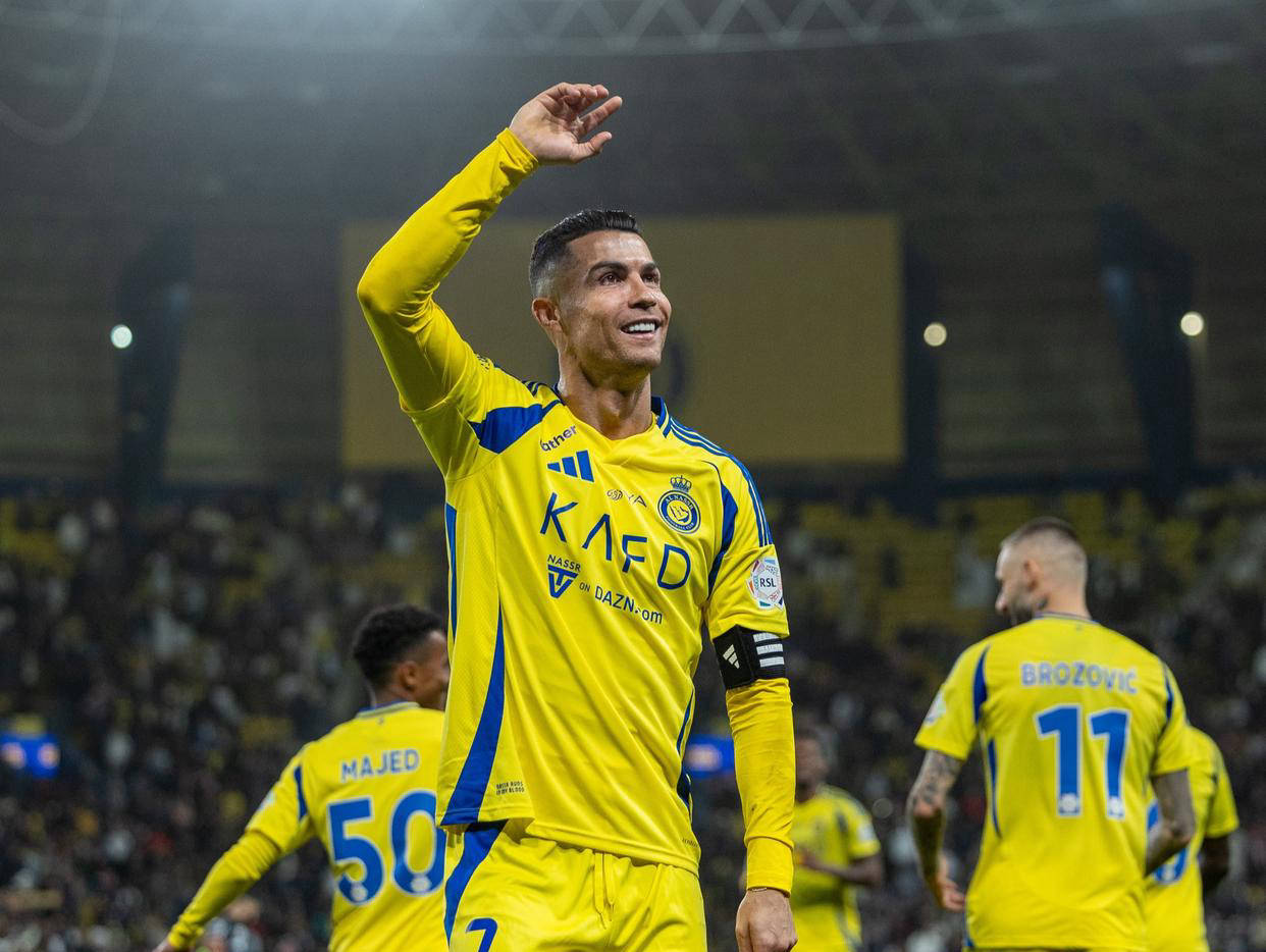 皇家马德里客场大胜，C罗梅开二度稳住头名位置(北京时间7月10日,皇家马德里俱乐部官方宣布c罗转)