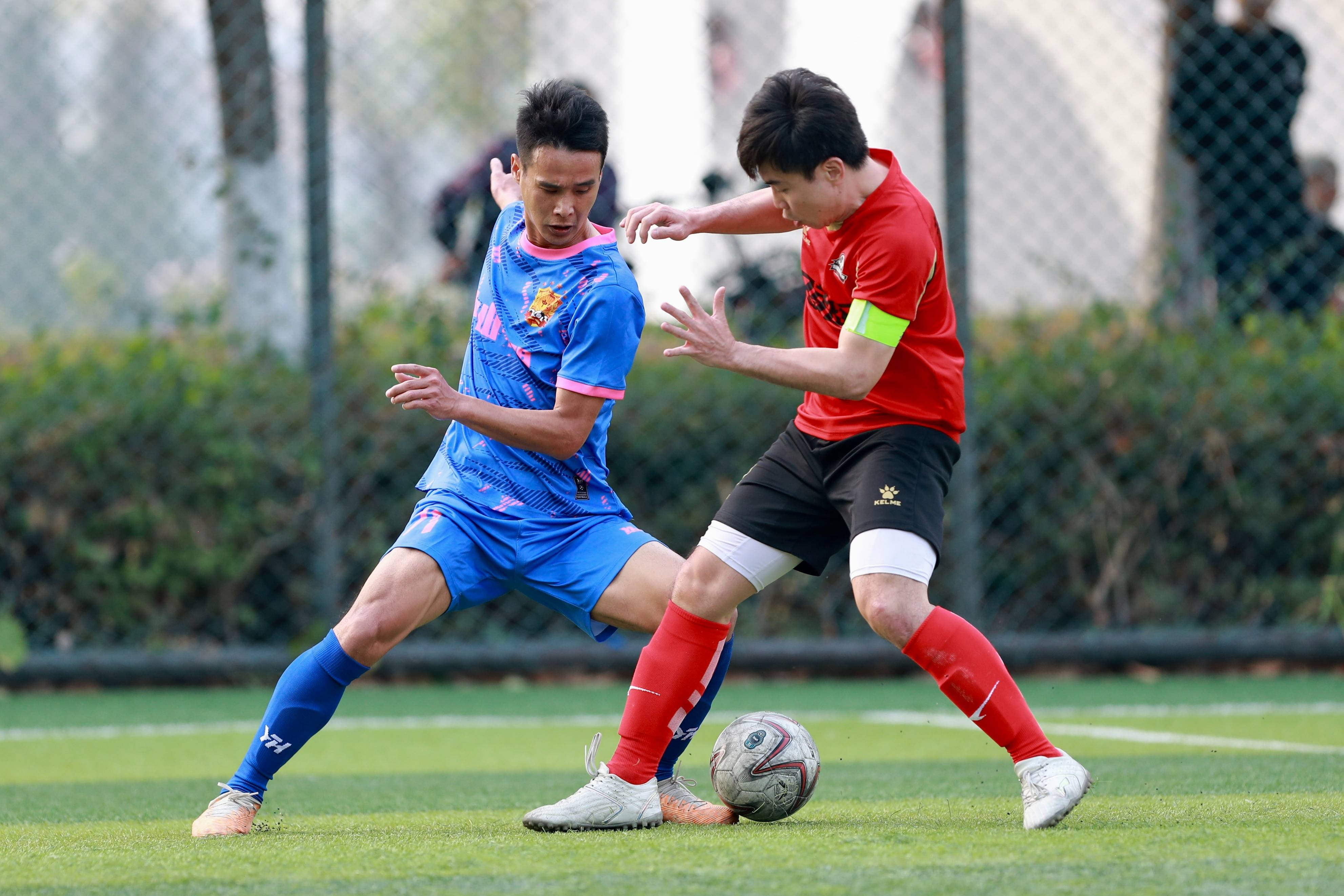 关于精彩纷呈的足球盛宴：球员技术娴熟令人叹服的信息