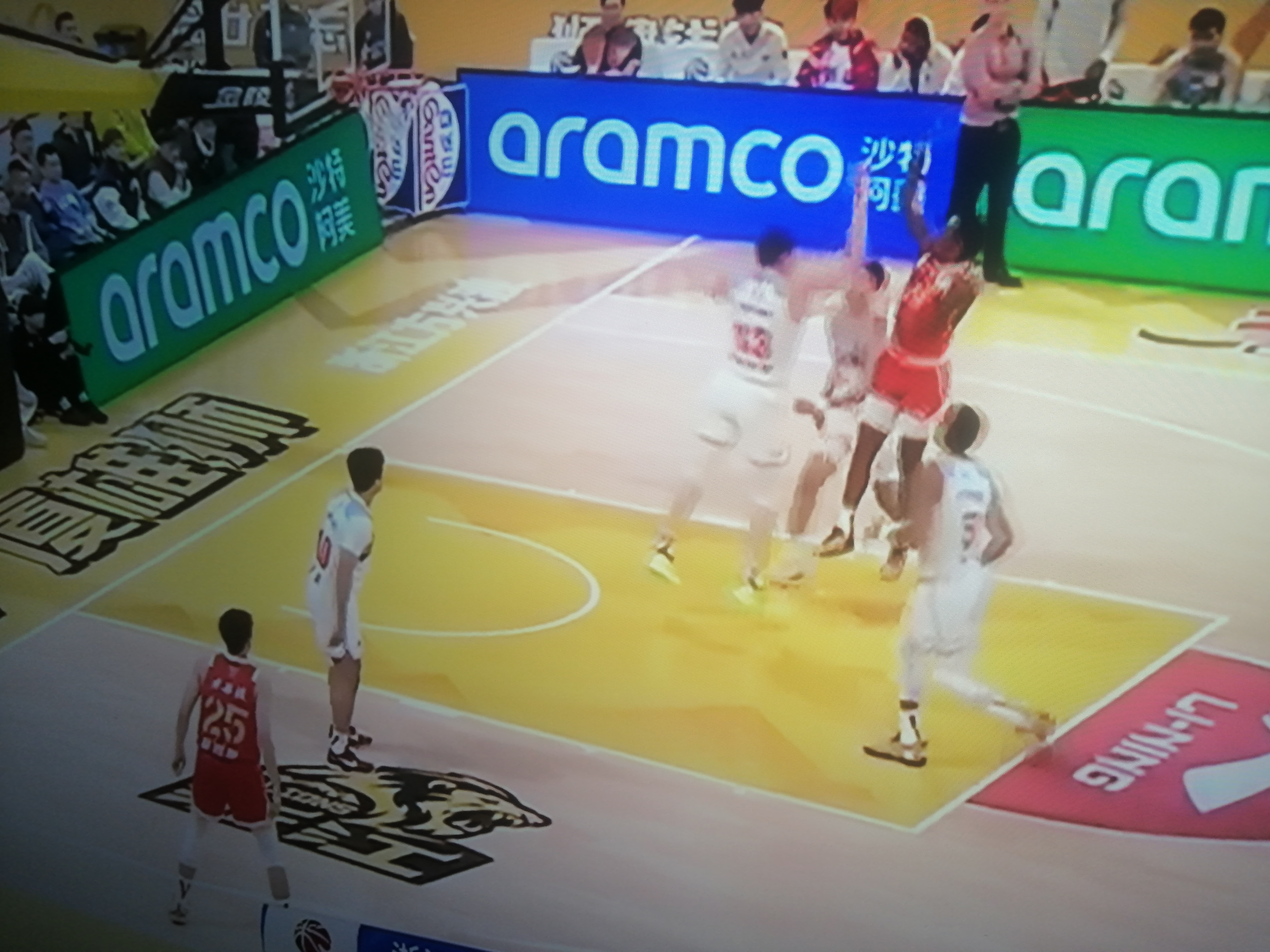 浙江男篮逆转湖南,全场疯狂扭转胜局 浙江男篮逆转湖南,全场疯狂扭转胜局