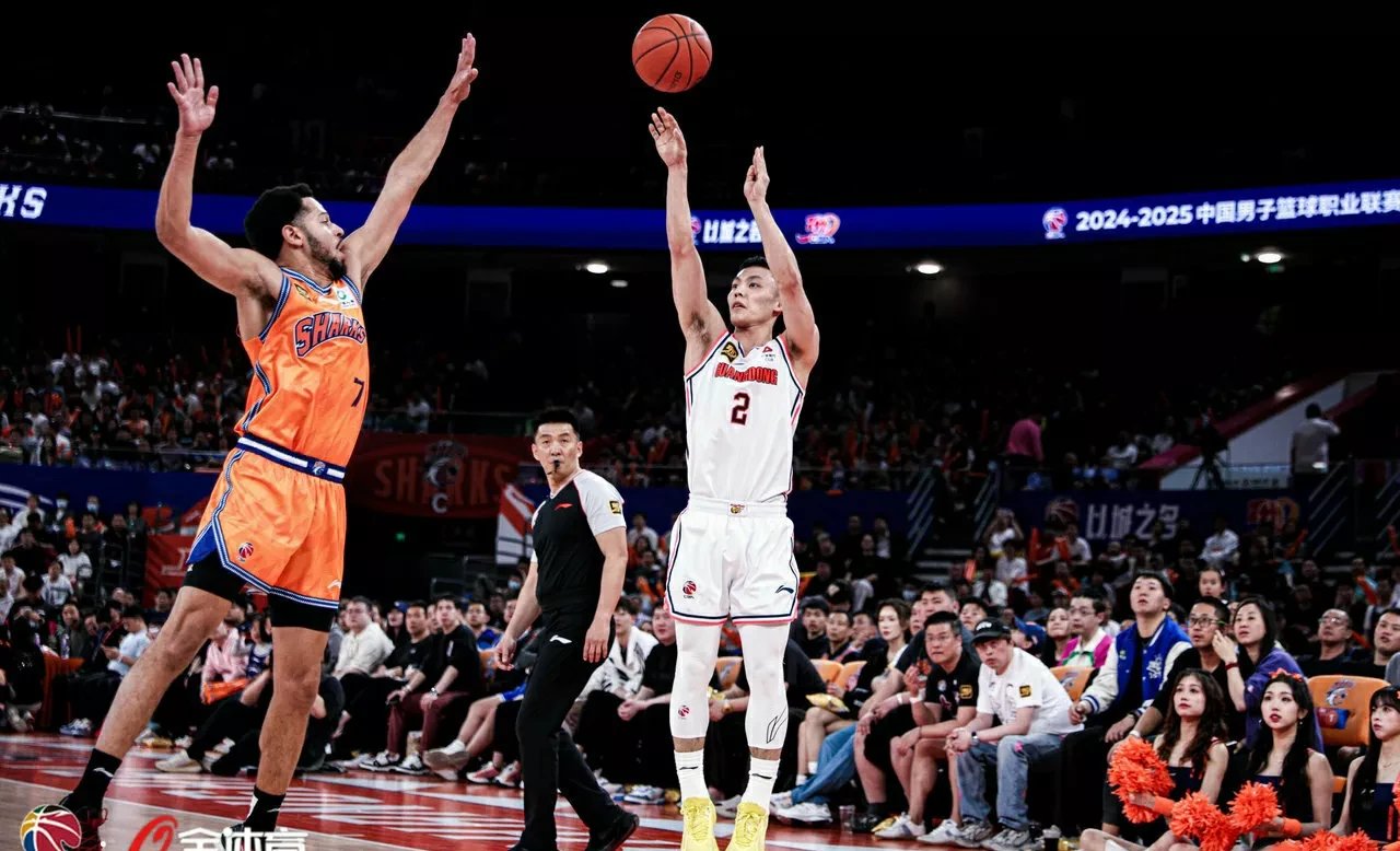 球风惊艳!场上双方球员精准出击的简单介绍 球风惊艳!场上双方球员精准出击的简单介绍