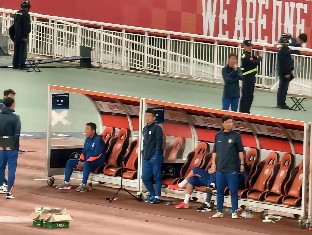 国安遭遇三连败,球迷呼吁更换主教练的简单介绍 国安遭遇三连败,球迷呼吁更换主教练的简单介绍