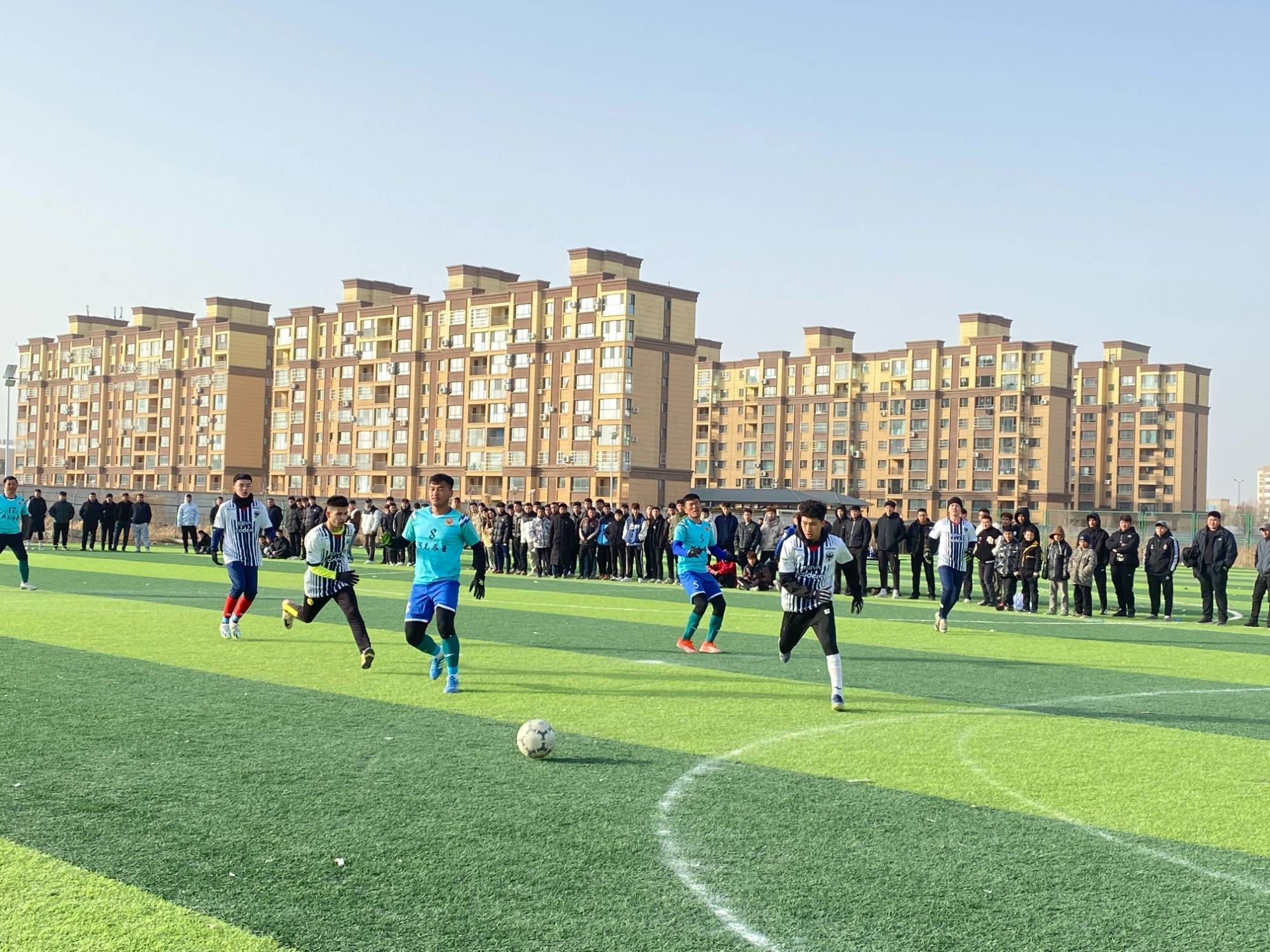 足球比赛现场的气氛热烈动人 足球比赛现场的气氛热烈动人