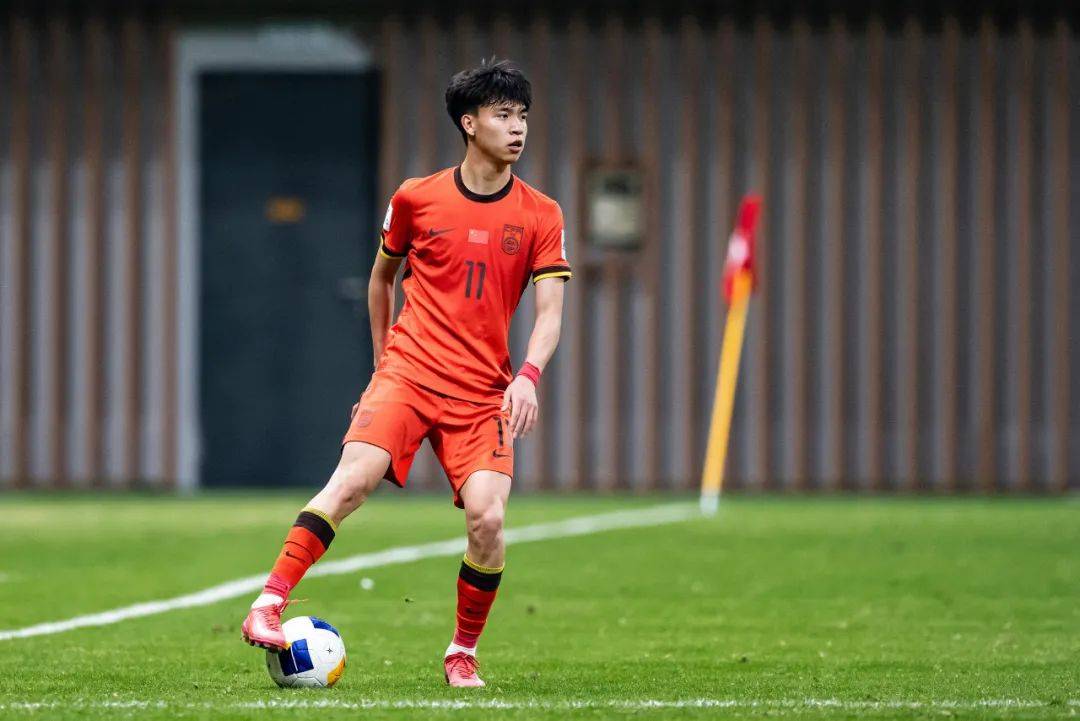 球员技术表现精湛，场上技艺展露无遗的简单介绍