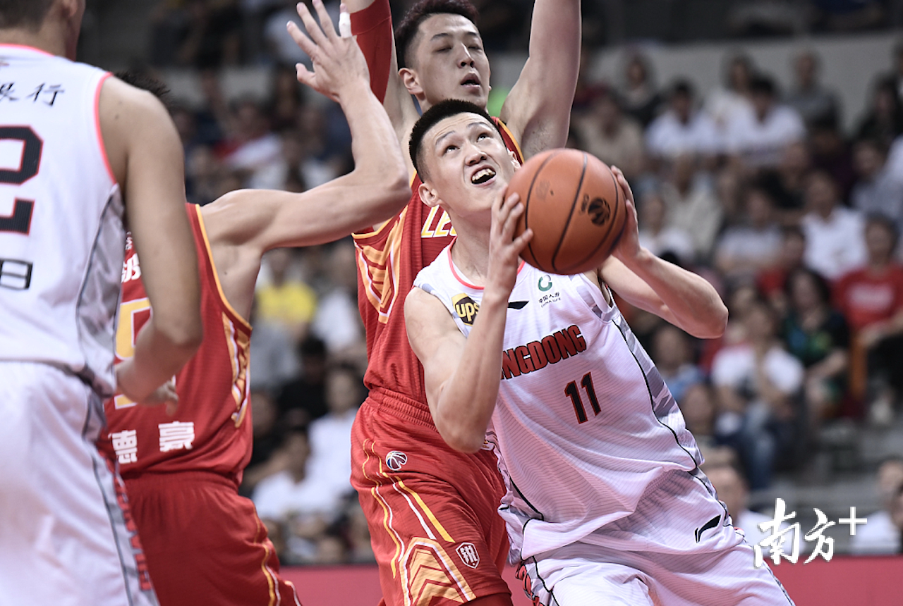 重磅对决!广东南部德比再次上演,气氛火爆 重磅对决!广东南部德比再次上演,气氛火爆