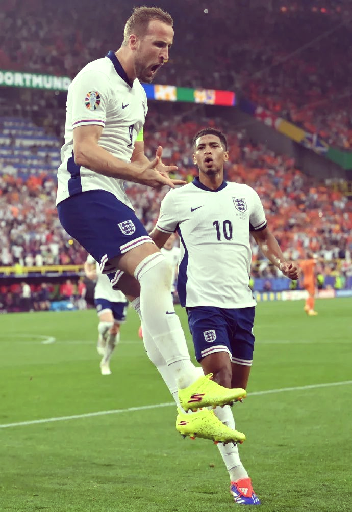 英格兰球员在比赛中表现出色，力克对手的简单介绍