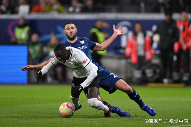 包含格拉德巴赫抢分成功，逼近欧战资格区的词条