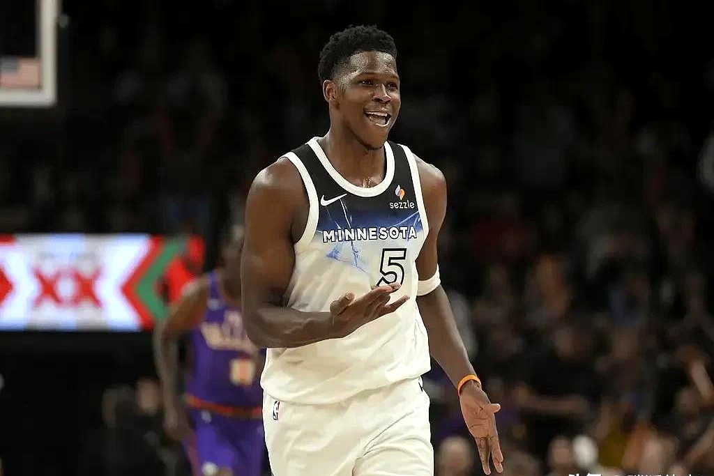 雄鹿客场力克灰熊，米德尔顿25分