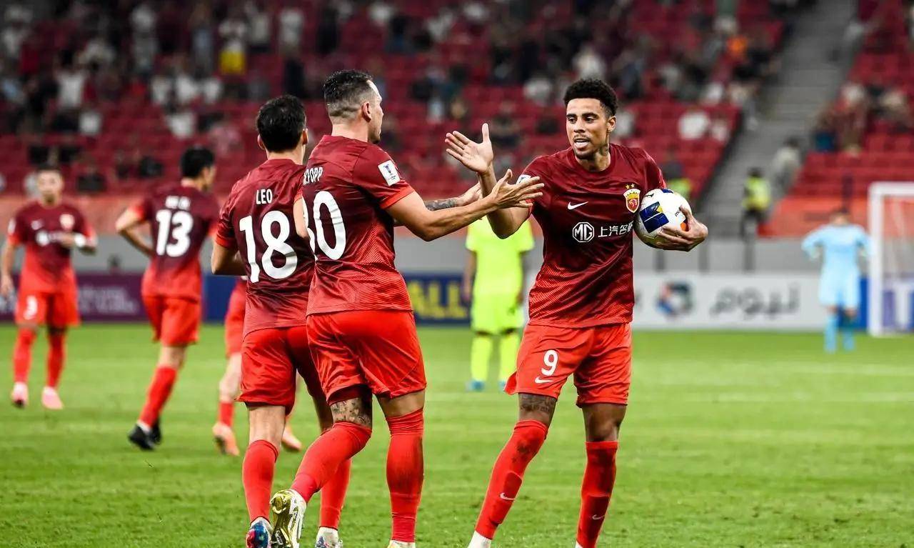 上海上港客场逆转，继续保持不败纪录的简单介绍
