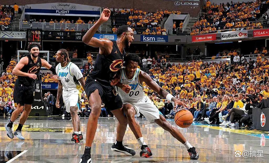 关于骑士主场失利,勒布朗表现稳定球队难挽狂澜的信息 关于骑士主场失利,勒布朗表现稳定球队难挽狂澜的信息